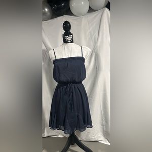 Summer dress in navy blue. Size small. Good condition . Comfortable and an easy